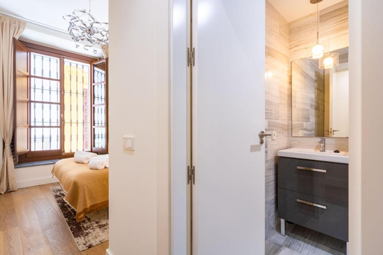 Angeles Santa Cruz Deluxe By Valcambre Apartment Seville Luaran gambar